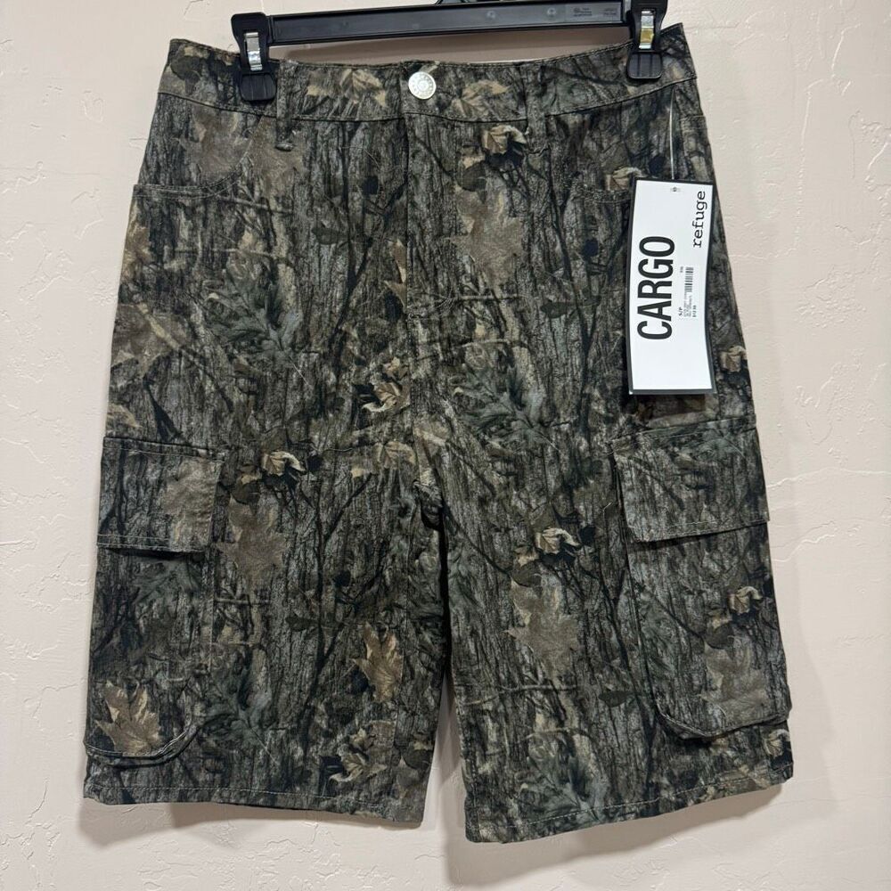 Refuge Cargo/ Bermuda shorts Dark Camo Camouflage